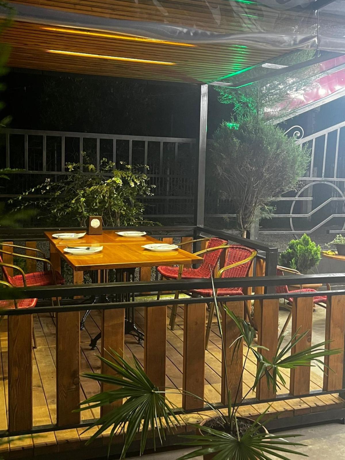 Golden Fleece Hotel Урекі Екстер'єр фото