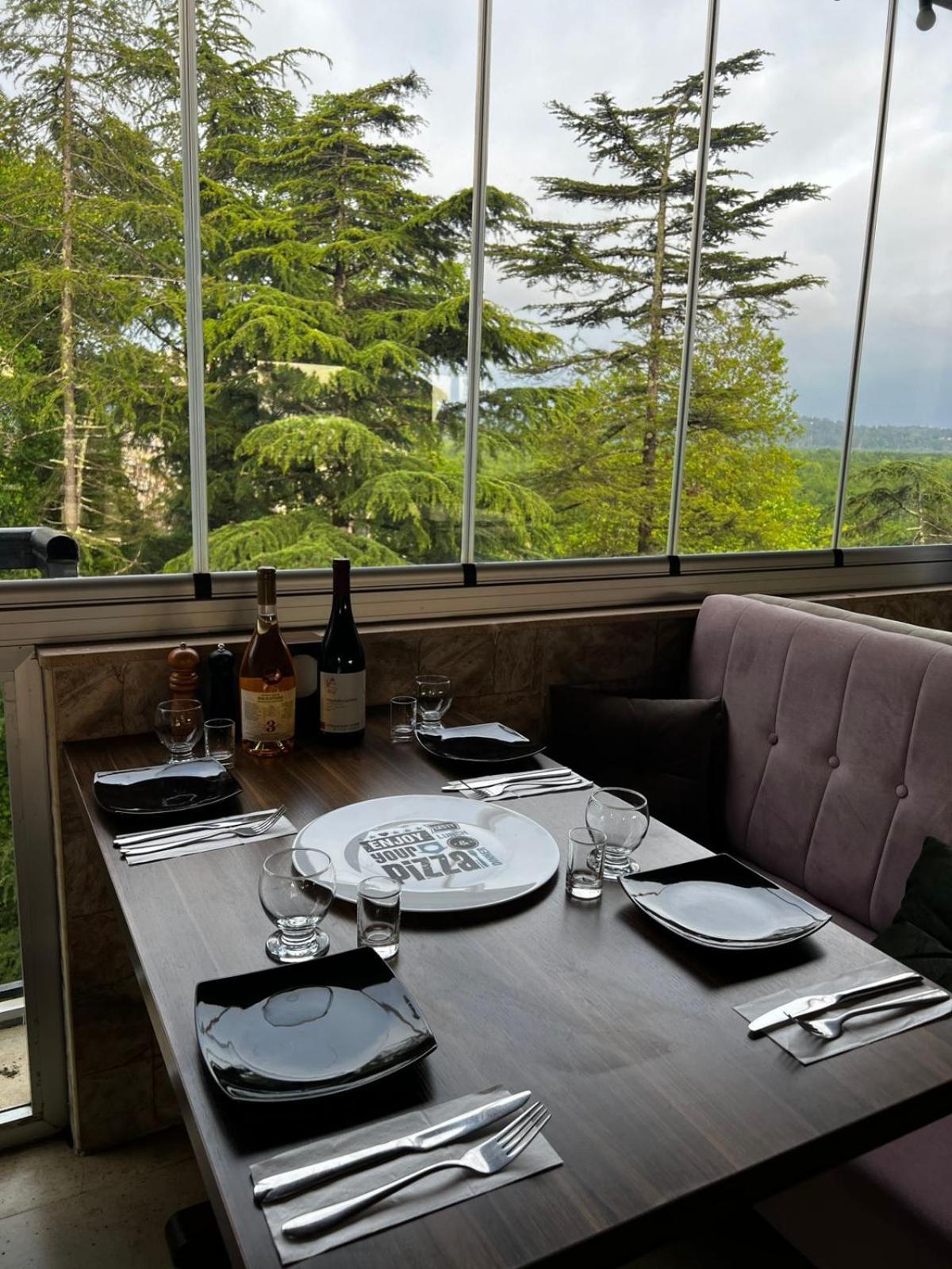 Golden Fleece Hotel Урекі Екстер'єр фото