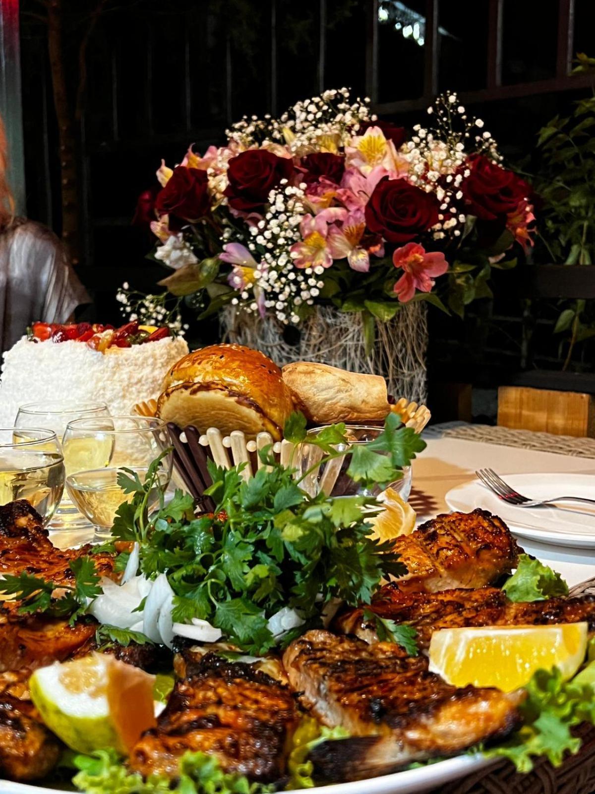 Golden Fleece Hotel Урекі Екстер'єр фото