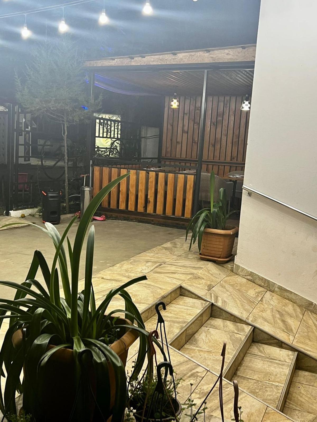 Golden Fleece Hotel Урекі Екстер'єр фото