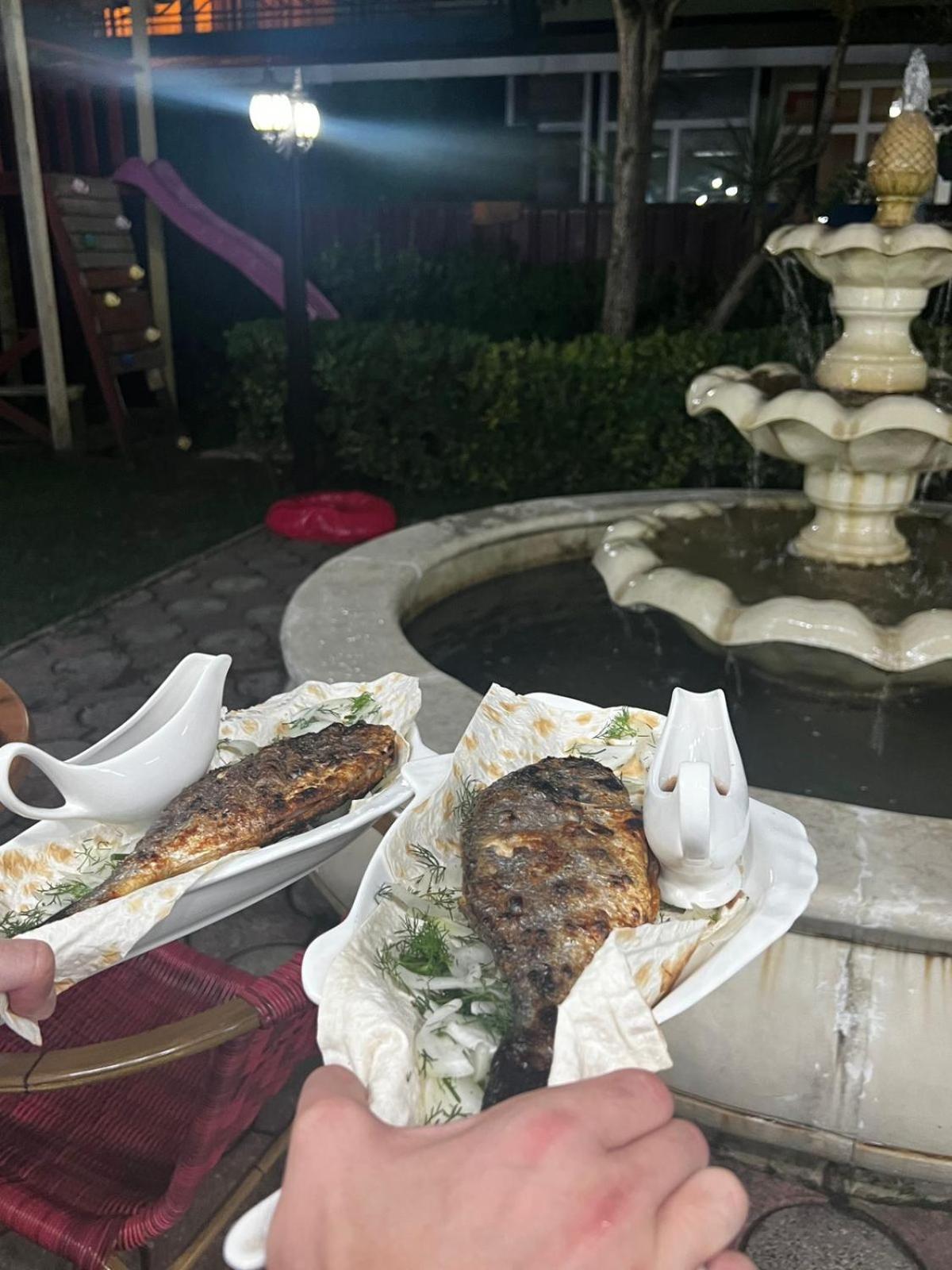 Golden Fleece Hotel Урекі Екстер'єр фото