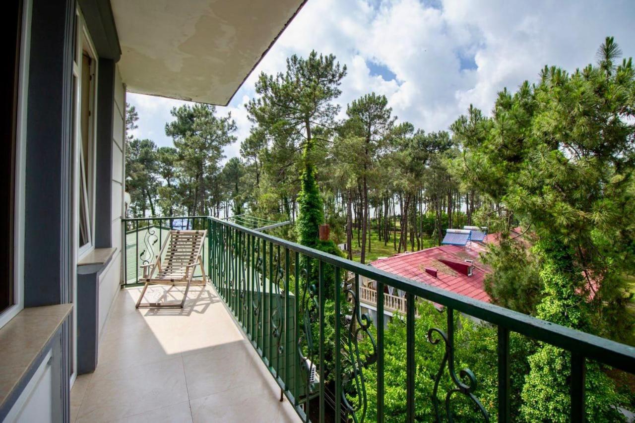 Golden Fleece Hotel Урекі Екстер'єр фото