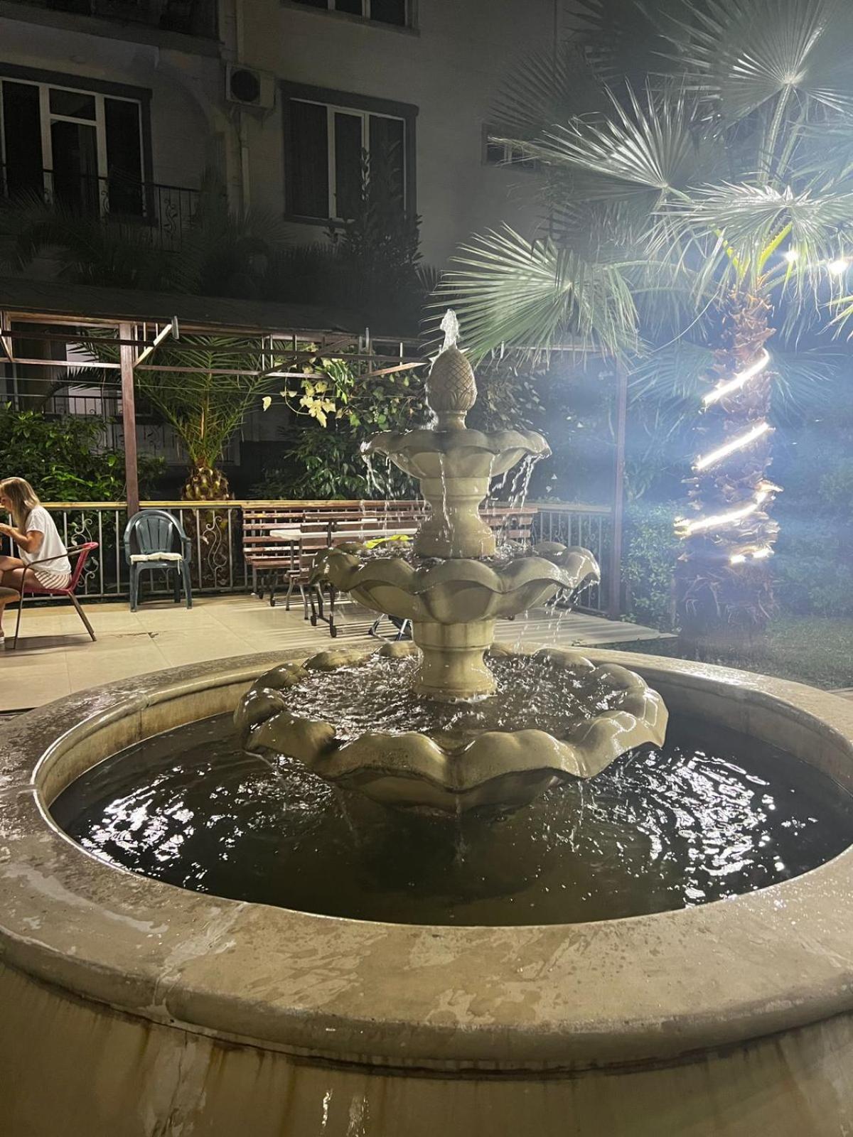 Golden Fleece Hotel Урекі Екстер'єр фото