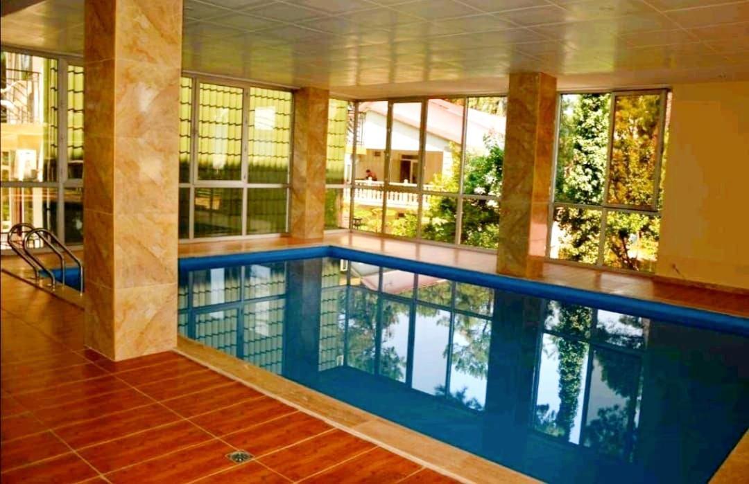 Golden Fleece Hotel Урекі Екстер'єр фото
