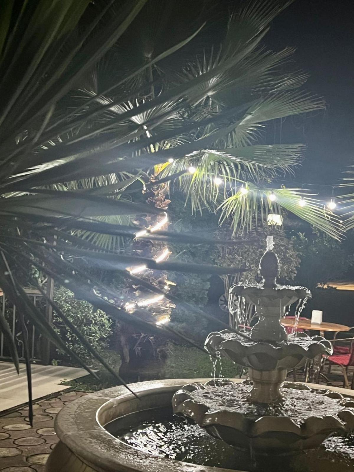 Golden Fleece Hotel Урекі Екстер'єр фото