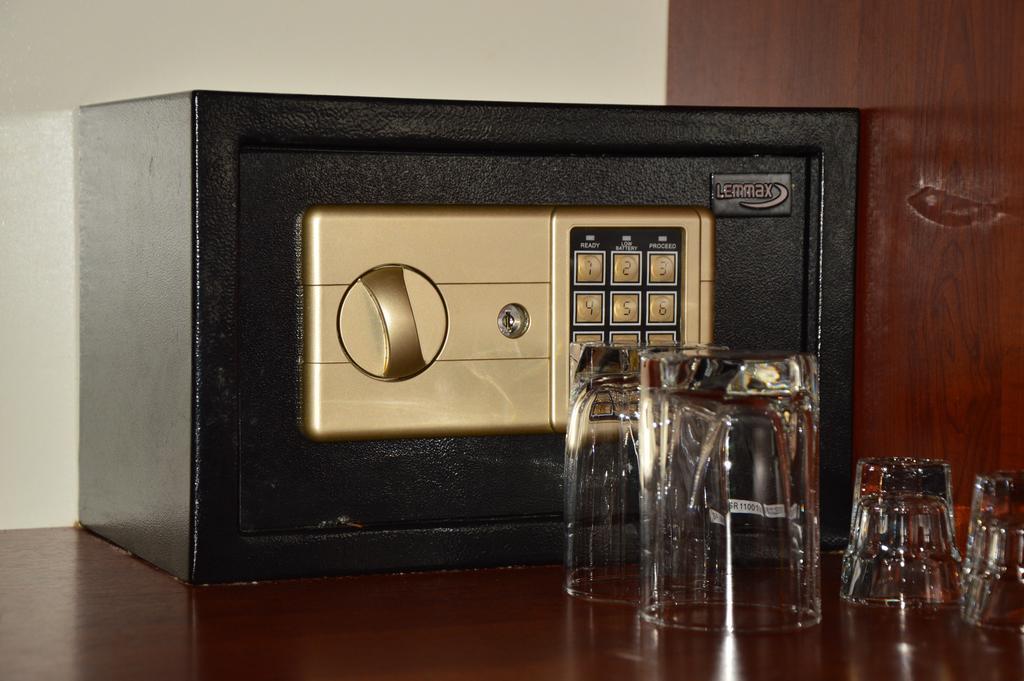Golden Fleece Hotel Урекі Екстер'єр фото