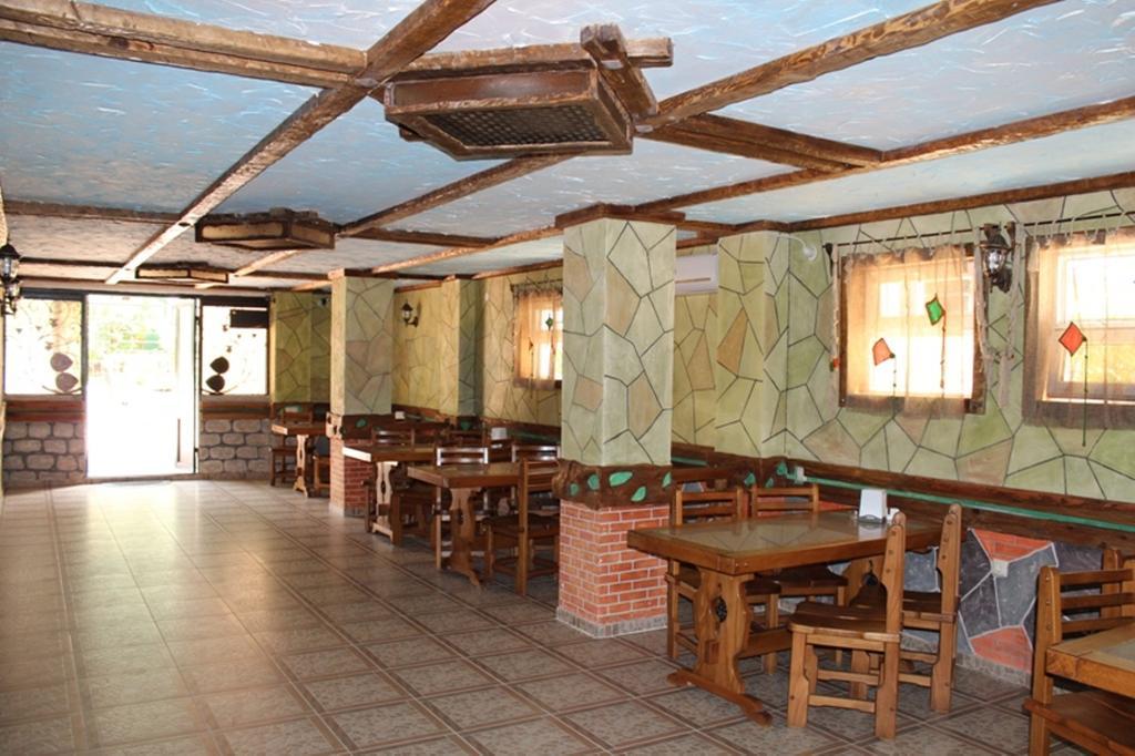 Golden Fleece Hotel Урекі Екстер'єр фото