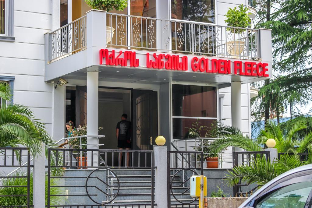 Golden Fleece Hotel Урекі Екстер'єр фото